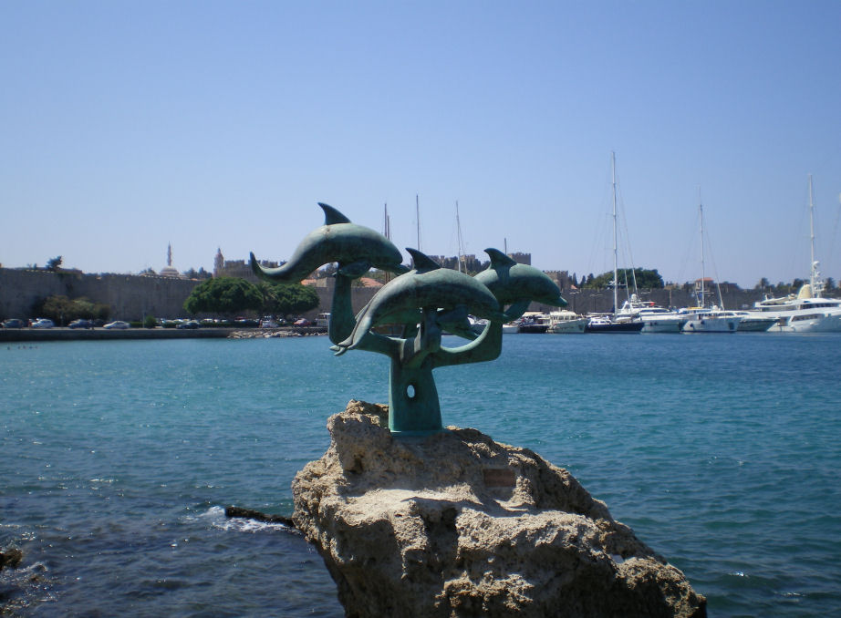 Three Dolphins Statue